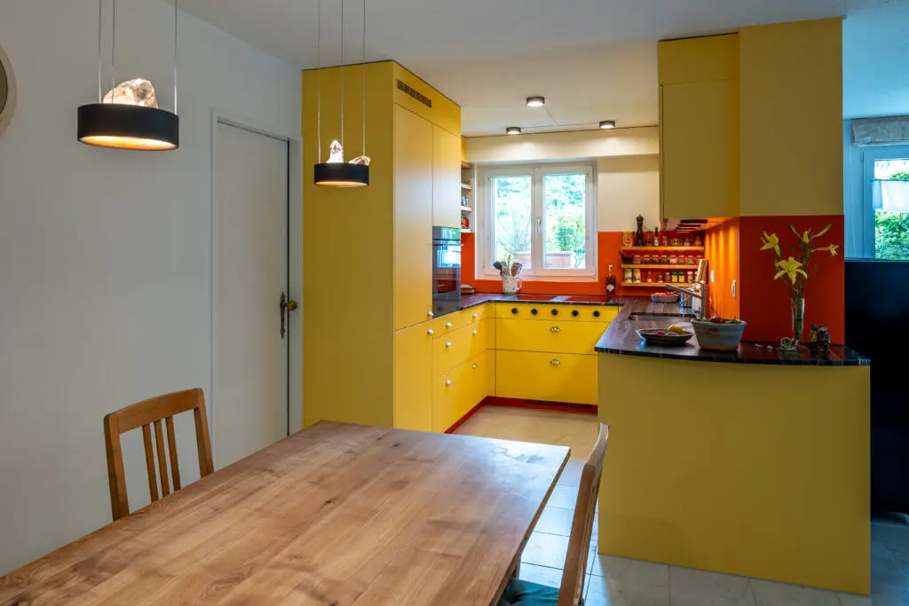Küche in warmen Farben